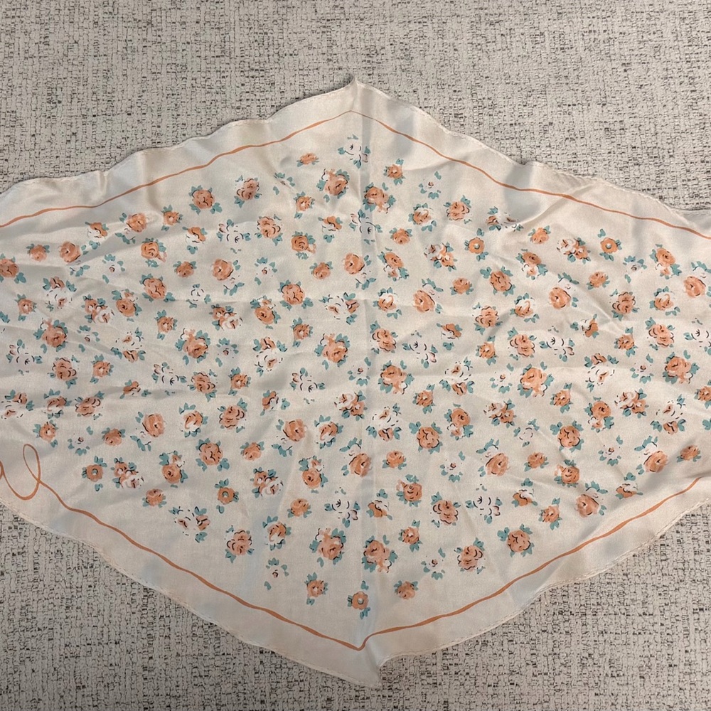 NWT Coach Tea Rose Print Silk Diamond Scarf